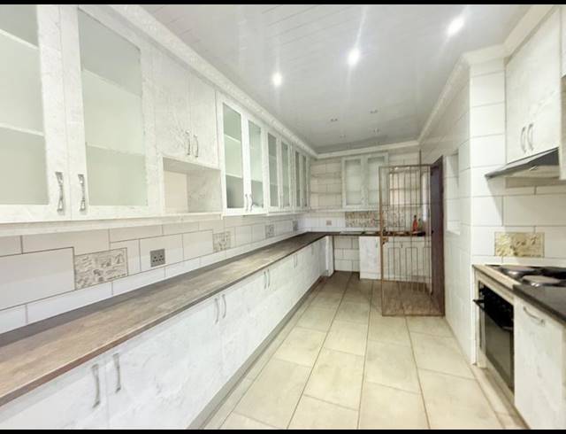 3 BEDROOM HOUSE FOR SALE IN VANDERBIJLPARK SE 2